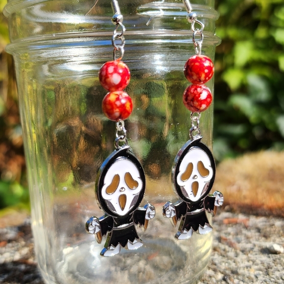 🥳SALE🥳Halloween SCREAM dangles - Picture 4 of 9